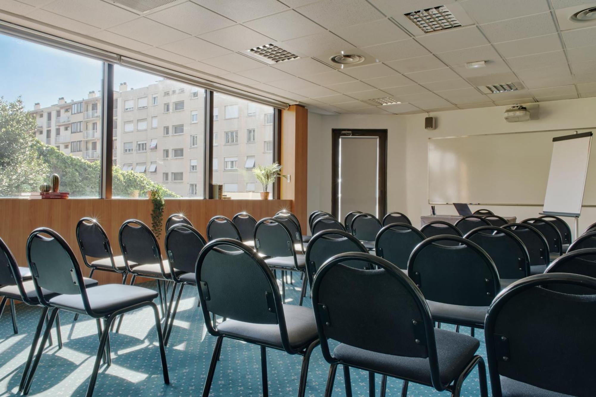 Hotel Chromatics & Restaurant Hill Club By Happyculture Lyon Bagian luar foto